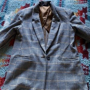 Beautiful soft blazer from Old Navy. Size S,ñ. If your a M it will fit.